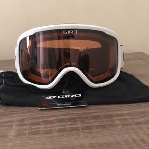 Snow sport goggles